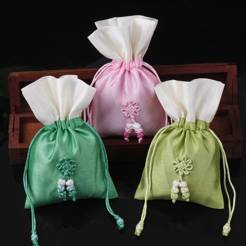 10pcs Patchwork Organza Christmas Candy Gift Bag Chinese Knot Drawstring Jewelry Pouches Empty Spice Sachet 10x15 13x18 17x23cm
10pcs Patchwork Organza Christmas Candy Gift Bag Chinese Knot Drawstring Jewelry Pouches Empty Spice Sachet 10x15 13x18 17x23cm