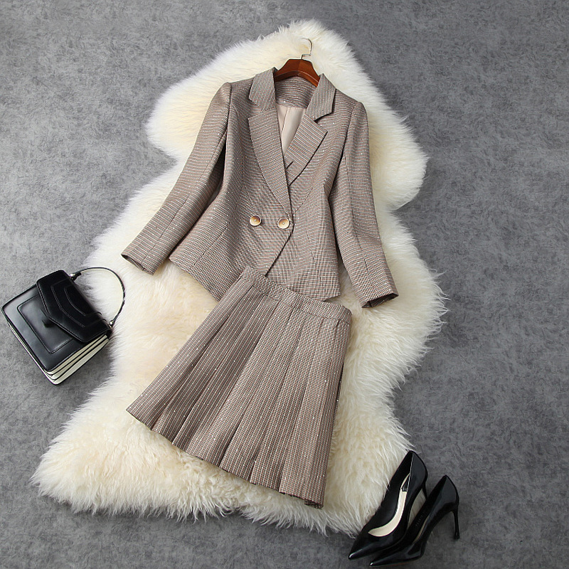 2021 Spring Long Sleeve Notched-Lapel Khaki Glitter Double-Breasted D Brooch Blazers + Pleated Skirt Two Piece Suits 2 Pieces Set LJ1811784
2021 Spring Long Sleeve Notched-Lapel Khaki Glitter Double-Breasted D Brooch Blazers + Pleated Skirt Two Piece Suits 2 Pieces Set LJ1811784