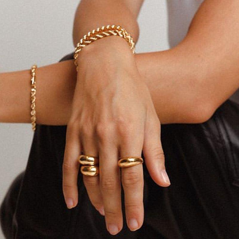 2021 New Minimalism Geometric Bump Glossy Gold Silver Color Plated Metal Texture Opening Rings for Women Men Jewelry
2021 New Minimalism Geometric Bump Glossy Gold Silver Color Plated Metal Texture Opening Rings for Women Men Jewelry