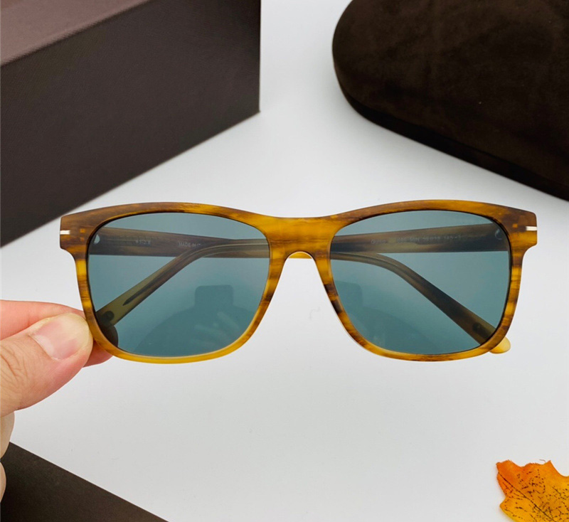 New Fashion designer men women sunglasses 698 classic square frame stripe plank glasses Top quality anti-UV400 protection come with case
New Fashion designer men women sunglasses 698 classic square frame stripe plank glasses Top quality anti-UV400 protection come with case