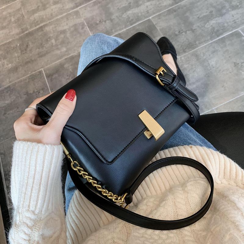 Vintage Square Crossbody bag 2020 Fashion New High quality PU Leather Women's Designer Handbag Lock Shoulder Messenger Bag, Black 
Vintage Square Crossbody bag 2020 Fashion New High quality PU Leather Women's Designer Handbag Lock Shoulder Messenger Bag, Black
