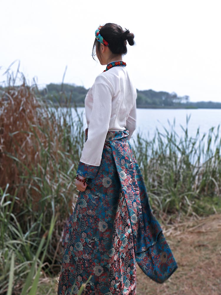 Tibetan Casual Ethnic clothing women spring autumn Traditional Tibet Kangba robe embroidery Top + Skirt Daily life clothes Girl