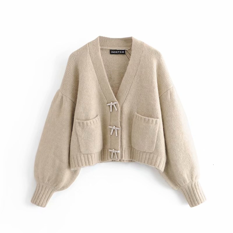 2021 New Elegantes Boto Diamante Camisola Cardigan Moda Senhoras Com Decote Em v Camisolas Streetwear Feminino Casacos De Bolso Ir9x, Beige
2021 New Elegantes Boto Diamante Camisola Cardigan Moda Senhoras Com Decote Em v Camisolas Streetwear Feminino Casacos De Bolso Ir9x, Beige