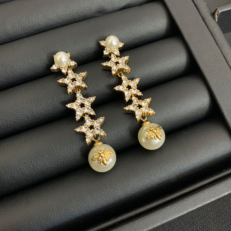 Fashion Stud design D letter tassel earrings suitable for women's long and short crystal earrings jewelry, Golden;silver
Fashion Stud design D letter tassel earrings suitable for women's long and short crystal earrings jewelry, Golden;silver