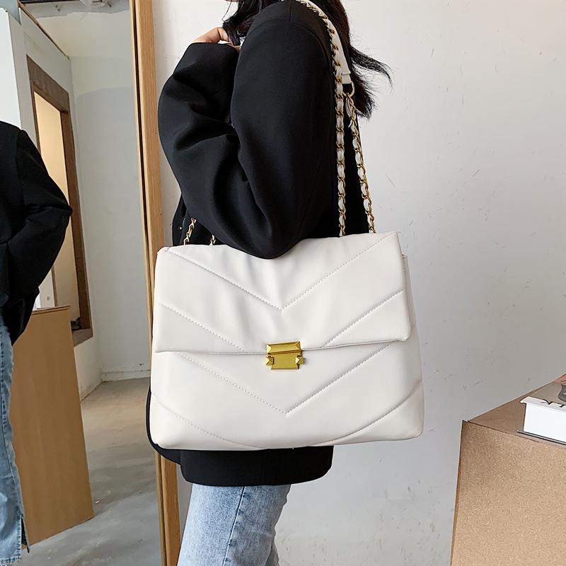 Pure Color Large Capacity PU Leather Ladies One Shoulder Messenger Bag Retro 2021 New Chain Handbag Ladies Casual Handbag Female, Black
Pure Color Large Capacity PU Leather Ladies One Shoulder Messenger Bag Retro 2021 New Chain Handbag Ladies Casual Handbag Female, Black