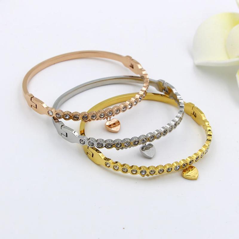 Bracelet heart jewelry Gold Color Stainless Steel Bracelet For Women Cuff Bracelets Bangles Pulseiras fashion bangles for women1
Bracelet heart jewelry Gold Color Stainless Steel Bracelet For Women Cuff Bracelets Bangles Pulseiras fashion bangles for women1