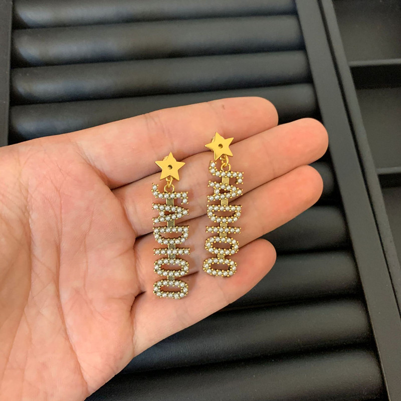Fashion Stud design D letter bee earrings suitable for women's Pearl crystal earrings Love jewelry
Fashion Stud design D letter bee earrings suitable for women's Pearl crystal earrings Love jewelry