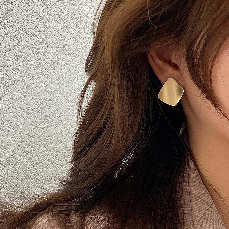 Matte Gold Earrings For Woman Elegant Vintage Style Geometric Square Stud Earring Korean Ladies Charms Ear Jewelries Girls
Matte Gold Earrings For Woman Elegant Vintage Style Geometric Square Stud Earring Korean Ladies Charms Ear Jewelries Girls