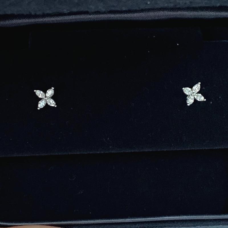 Ladies High Quality Original Brand Mini-Lam Pointed Earring tif925 Sterling Silver Jewelry Fashion Silverware Valentine Gift
Ladies High Quality Original Brand Mini-Lam Pointed Earring tif925 Sterling Silver Jewelry Fashion Silverware Valentine Gift