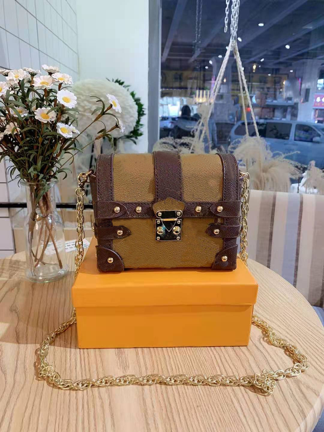 The New 2021 Female Bag Classic Presbyopic Soft Box Chain Genuine Leather Purses Handbags Handbag Shoulder Bags Women, Customize
The New 2021 Female Bag Classic Presbyopic Soft Box Chain Genuine Leather Purses Handbags Handbag Shoulder Bags Women, Customize