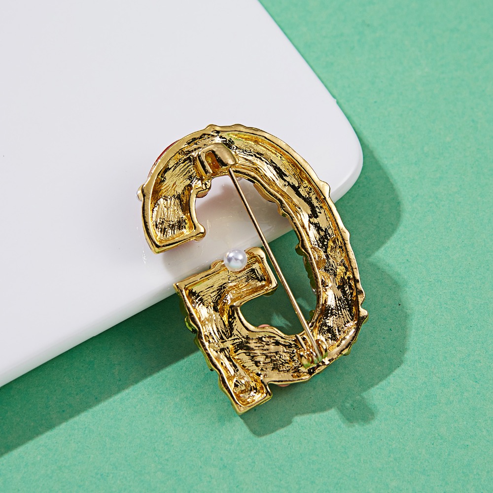 Exquisite Letter G Shape Pearl Brooch Pins Golden Color Brooch For Women Fashion Brooches Dress Clothes Accessories Banquet Gift