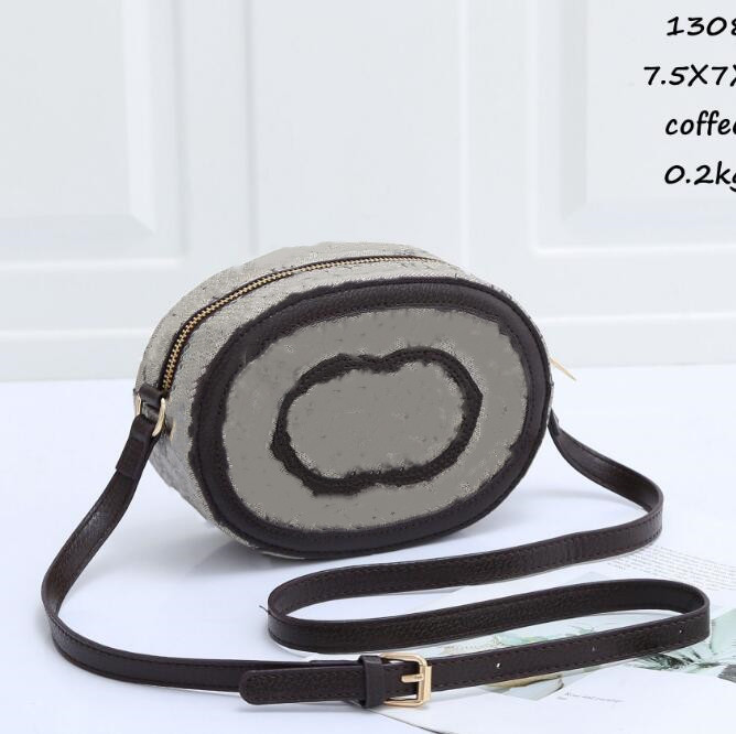 Retro shoulder diagonal bag classic version Design oval Bags women's shopping outdoor Purse with chain large letters, Red
Retro shoulder diagonal bag classic version Design oval Bags women's shopping outdoor Purse with chain large letters, Red
