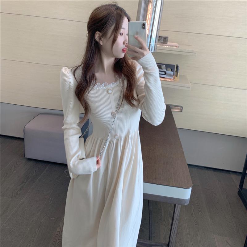 Knitted sweater dress women' spring and winter 2021 new mid-length dresses French retro square collar long sleeve dresses, Black dress
Knitted sweater dress women' spring and winter 2021 new mid-length dresses French retro square collar long sleeve dresses, Black dress