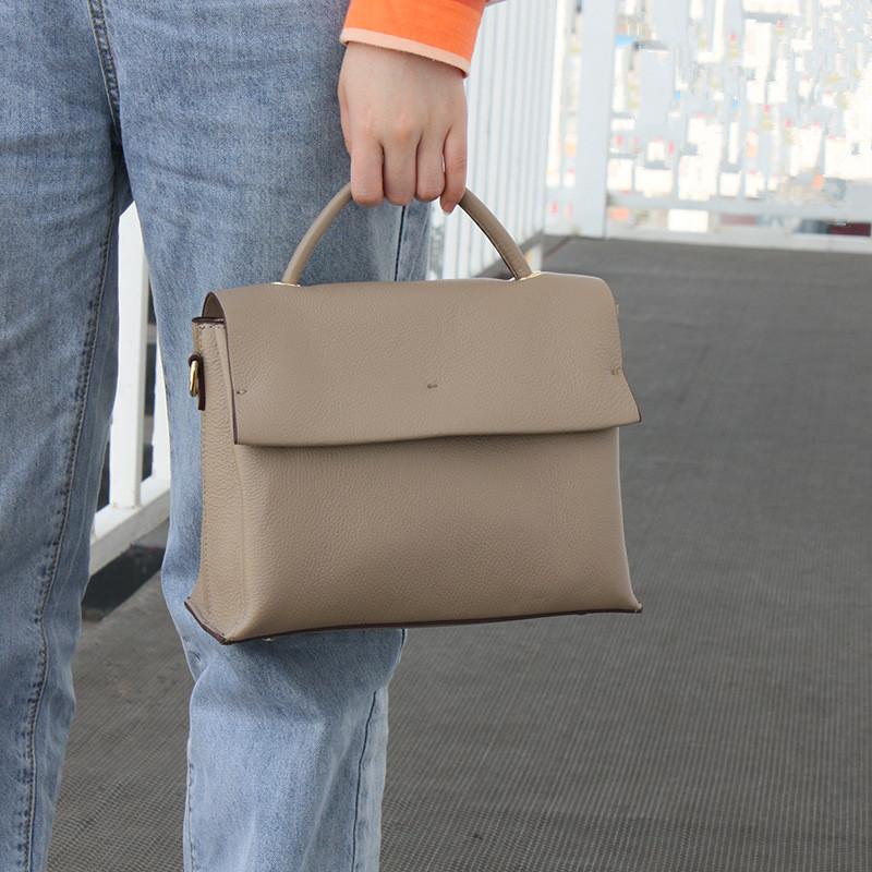 Top-Handle Bags Female Messenger Bags 100% Genuine Leather Tote Small Daily Flap Bag Fashion Solid Color Designer Women Handbags, Black
Top-Handle Bags Female Messenger Bags 100% Genuine Leather Tote Small Daily Flap Bag Fashion Solid Color Designer Women Handbags, Black