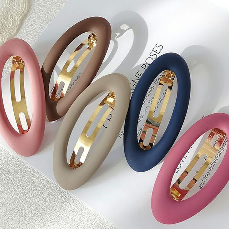 Solid Matt Color Hollow Oval Shaped Hair Clip For Women Simple Geometric Barrette Hair Holder Girls Elegant Hairpin Headdress, Golden;silver
Solid Matt Color Hollow Oval Shaped Hair Clip For Women Simple Geometric Barrette Hair Holder Girls Elegant Hairpin Headdress, Golden;silver