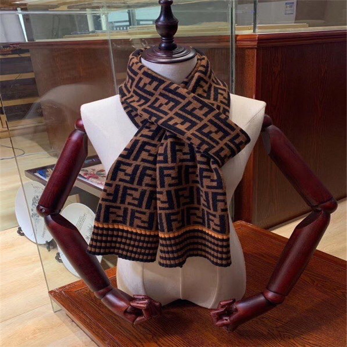Fashion Winter scarf female cashmere Warm designer Female brand scarf alphabet classic shawl 2020 new
Fashion Winter scarf female cashmere Warm designer Female brand scarf alphabet classic shawl 2020 new