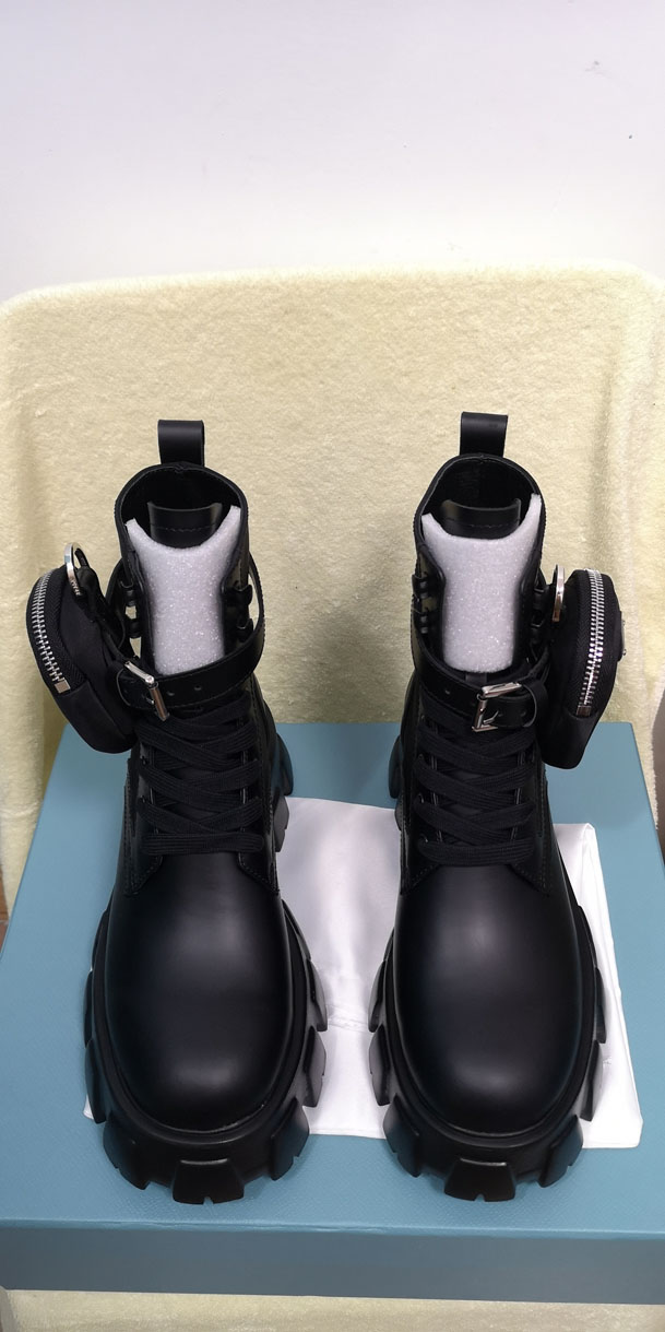 2020 high quality designer shoes! Fashionable black broad band buckle leather thick Martin nude boots luxury women's bags motorcycle boots, Lacquer black
2020 high quality designer shoes! Fashionable black broad band buckle leather thick Martin nude boots luxury women's bags motorcycle boots, Lacquer black