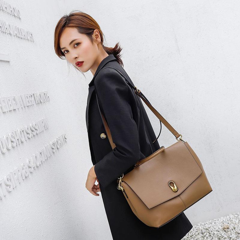 Messenger bag satchels 2020 new messenger bag women fashion trend large capacity commuter handbag shoulder, Black
Messenger bag satchels 2020 new messenger bag women fashion trend large capacity commuter handbag shoulder, Black