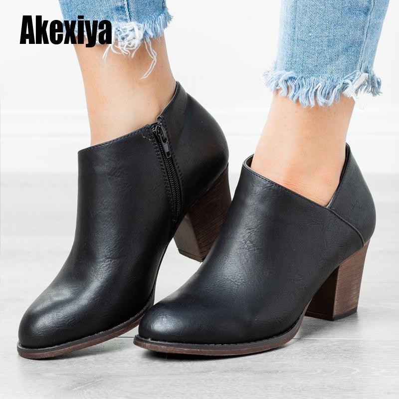 2020 new arrive Pu leather women brand boots simple square heels round toe ankle boots autumn ladies shoes u6631, Black
2020 new arrive Pu leather women brand boots simple square heels round toe ankle boots autumn ladies shoes u6631, Black
