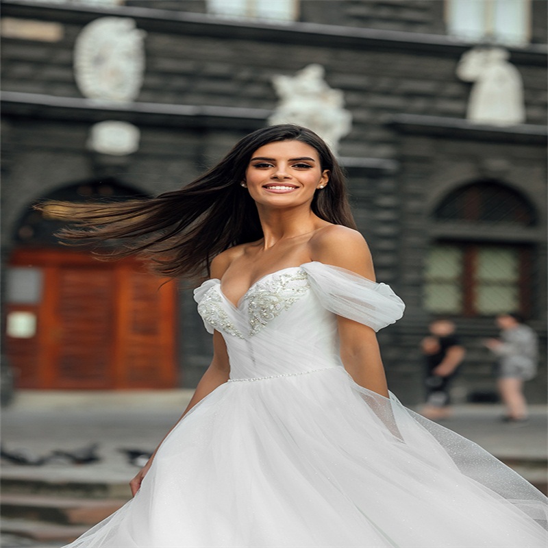 Elegant A-Line Wedding Dresses Beads Design Custom Made Lace Applique Bohemian Bridal Gowns Sexy off Shoulder Sleeveless Vestidos De Novia