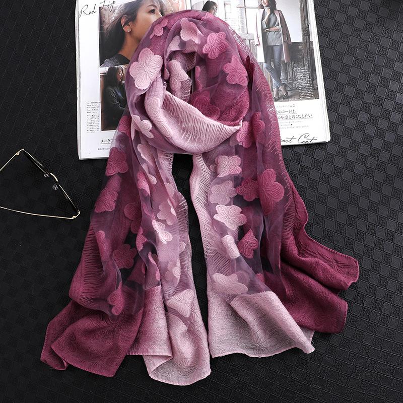 2020 Designer Silk Scarf Shawls Women Summer Sunscreen Scarf Lady Luxury Hijab Foulard Headscarf Female Embroidery Bandana New
2020 Designer Silk Scarf Shawls Women Summer Sunscreen Scarf Lady Luxury Hijab Foulard Headscarf Female Embroidery Bandana New