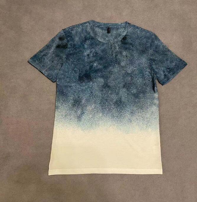 2020SS European French spring and summer new gradient color letter printing fashion high quality wild casual top wide version men T-shirt, White;black
2020SS European French spring and summer new gradient color letter printing fashion high quality wild casual top wide version men T-shirt, White;black
