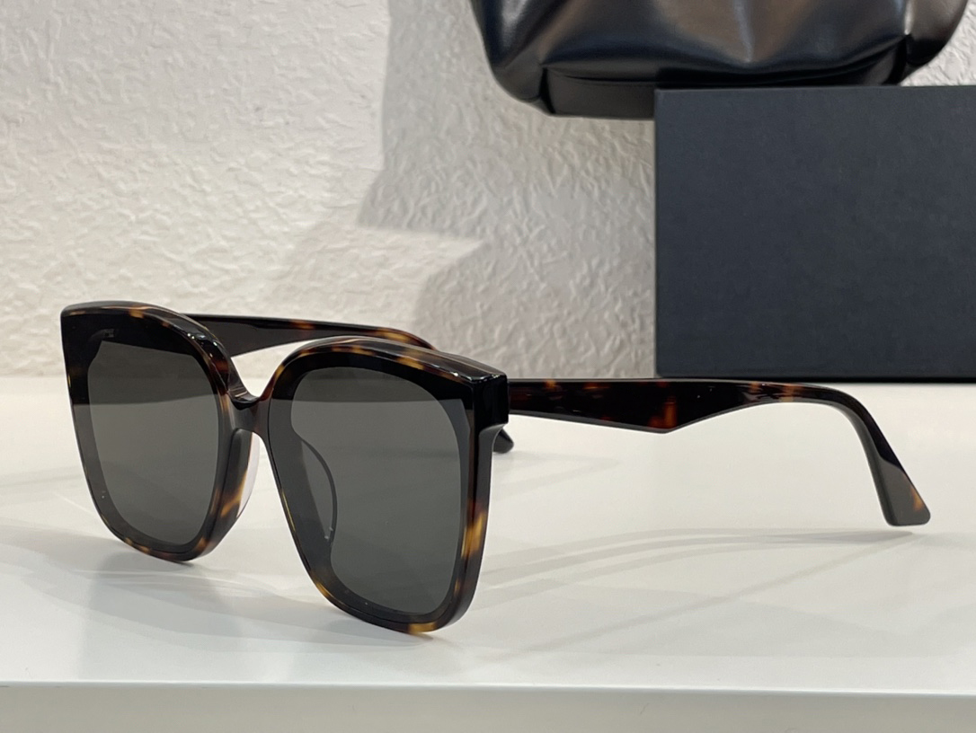 Sunglasses For Men Women Fashion Style BURTY Anti-Ultraviolet Retro Plate Full Frame Eyeglasses Random Box
Sunglasses For Men Women Fashion Style BURTY Anti-Ultraviolet Retro Plate Full Frame Eyeglasses Random Box