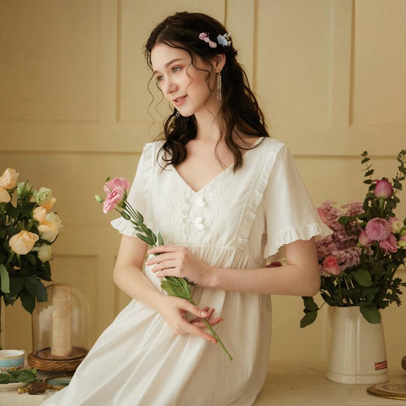 2021 Short Sleeved Cotton White Nightdress Female Summer Princess Sweet Plus-sized Sleepwear Nightgown Home Dress For Sleeping
2021 Short Sleeved Cotton White Nightdress Female Summer Princess Sweet Plus-sized Sleepwear Nightgown Home Dress For Sleeping