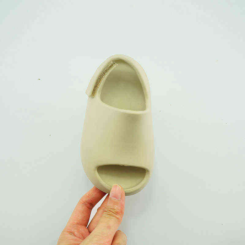 Children's slippers integrated with summer coconut and heel, Black - heel strap
Children's slippers integrated with summer coconut and heel, Black - heel strap