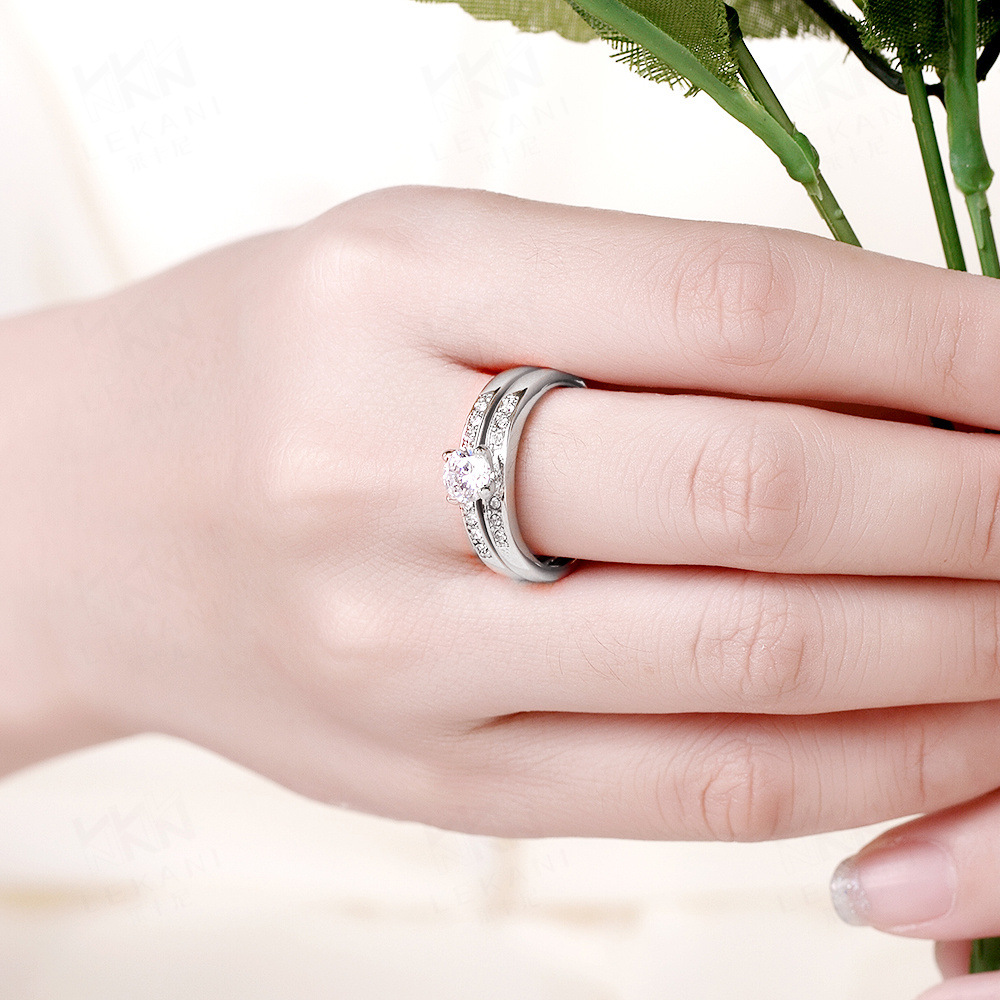 K gold European and American fashion rings, men and women couples crystal and diamond ring, trend, proposal, engagement, wedding anniversary
K gold European and American fashion rings, men and women couples crystal and diamond ring, trend, proposal, engagement, wedding anniversary