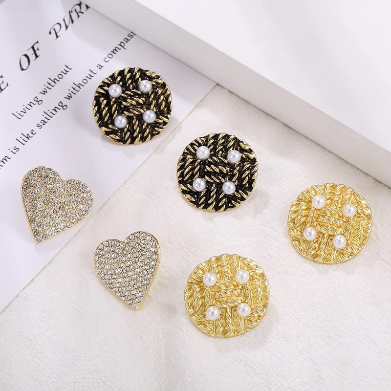 Match-Right Luxury Golden Rhinestone Heart Round Star Stud Earrings for Women Vintage Retro Female Jewelry Accessories KK3671
Match-Right Luxury Golden Rhinestone Heart Round Star Stud Earrings for Women Vintage Retro Female Jewelry Accessories KK3671