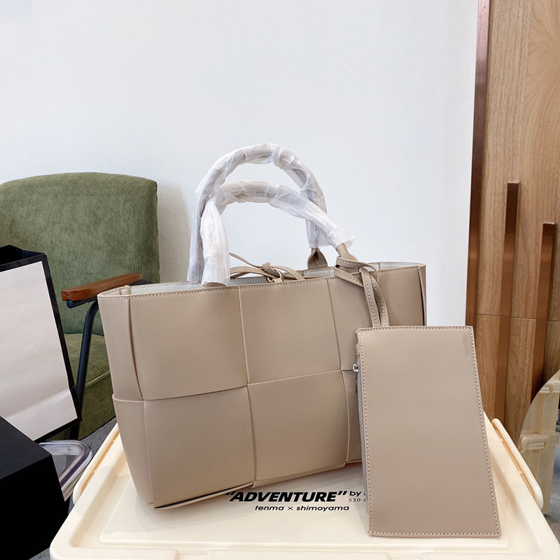 Brand Luxury Bag Designer Women Shoulder Bags Casual Real Leather Square Handbag Celebrity Shopper Woven Totes Handbag, Pls choose
Brand Luxury Bag Designer Women Shoulder Bags Casual Real Leather Square Handbag Celebrity Shopper Woven Totes Handbag, Pls choose
