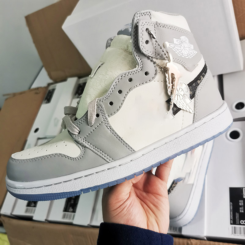 2020 Officially revealed anniversary collaboration Grey White French fashion style label Kim Jones Sneaker shoes big size 36-45, No box 1
2020 Officially revealed anniversary collaboration Grey White French fashion style label Kim Jones Sneaker shoes big size 36-45, No box 1