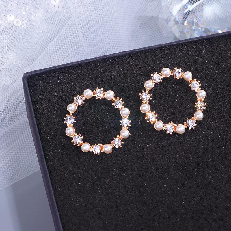 SJDI-302 Simulated Pearl Rhinestone Stud Earring Fashion Simple Round Crystal Earring for Women Gift Wedding Jewelry Wholesale
SJDI-302 Simulated Pearl Rhinestone Stud Earring Fashion Simple Round Crystal Earring for Women Gift Wedding Jewelry Wholesale