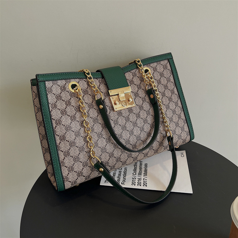 Wholesale ladies shoulder bags classic printed chain bag street trend contrast leather handbag horizontal multifunctional color matching fashion backpack
Wholesale ladies shoulder bags classic printed chain bag street trend contrast leather handbag horizontal multifunctional color matching fashion backpack