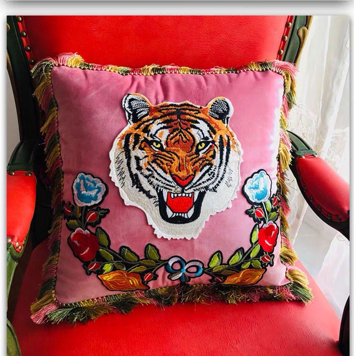 Luxury classic designer embroidery pillow cushion 45*45cm Home and car decoration creative Christmas gift Home Textiles, As pic
Luxury classic designer embroidery pillow cushion 45*45cm Home and car decoration creative Christmas gift Home Textiles, As pic
