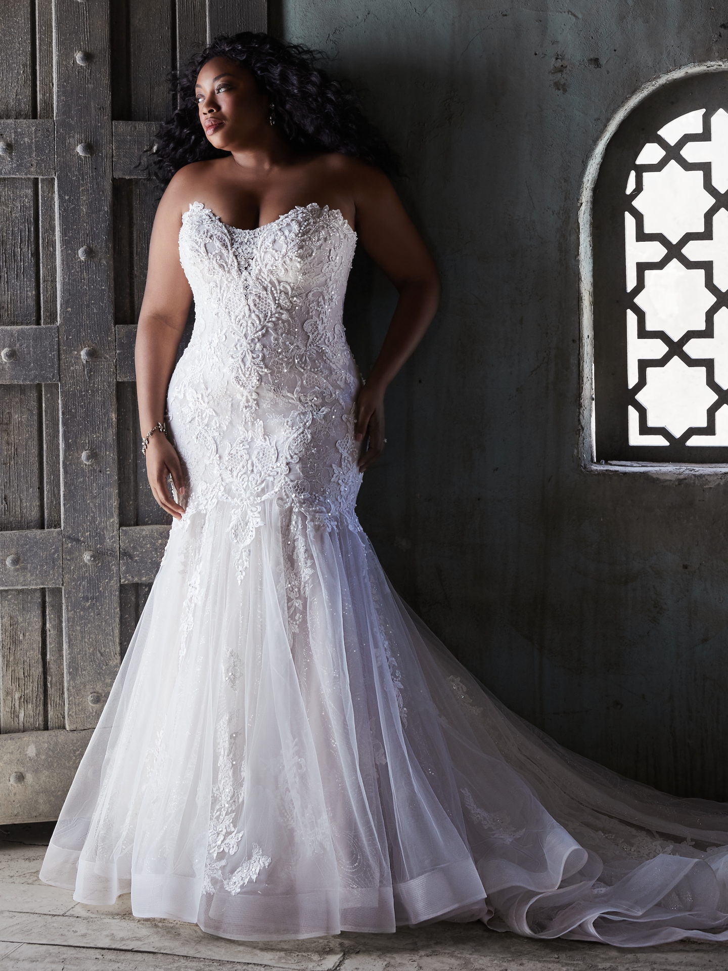 Size Stunning Plus Lace Mermaid Wedding Dresses Beaded Strapless Neck Sequined Bridal Gowns Covered Buttons Back Sweep Train Robe De Marie