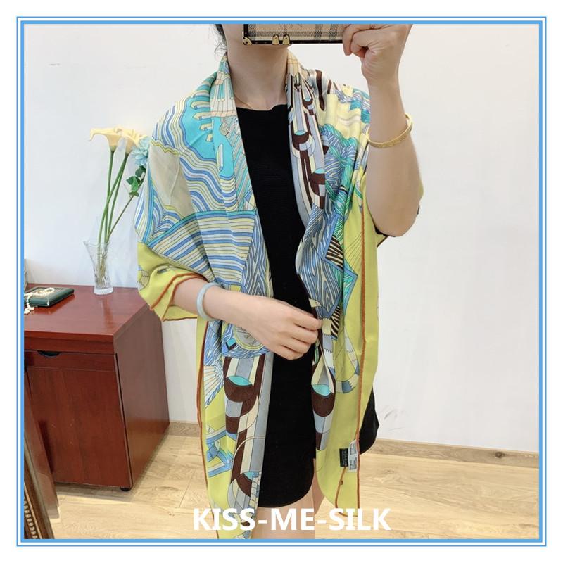 KMS Kaleidoscope large square scarf velvet cashmere scarf shawl for Women 135*135CM/170G
KMS Kaleidoscope large square scarf velvet cashmere scarf shawl for Women 135*135CM/170G
