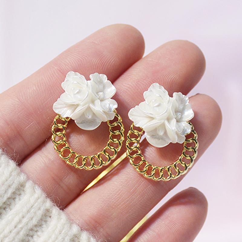 Stud Trendy Exquisite Beautiful White Rose Earrings For Women Designer Creativity Luxury High Quality Jewelry S925 Needle Party
Stud Trendy Exquisite Beautiful White Rose Earrings For Women Designer Creativity Luxury High Quality Jewelry S925 Needle Party