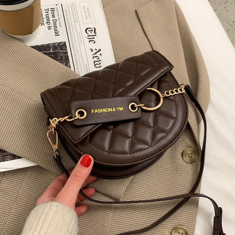 2021 Designer Lingge Luxury Fashion Women Mini Saddle Crossbody Shoulder Bags Chain PU Leather Handbags for Ladies Trending, Black 
2021 Designer Lingge Luxury Fashion Women Mini Saddle Crossbody Shoulder Bags Chain PU Leather Handbags for Ladies Trending, Black