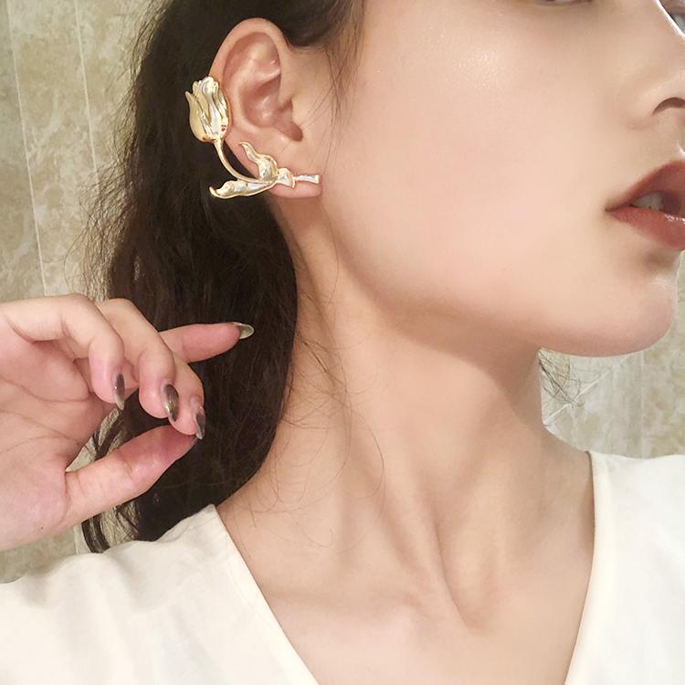

and American exaggerated cold wind design personality Metallic Rose Earrings female temperament aura Earrings ear