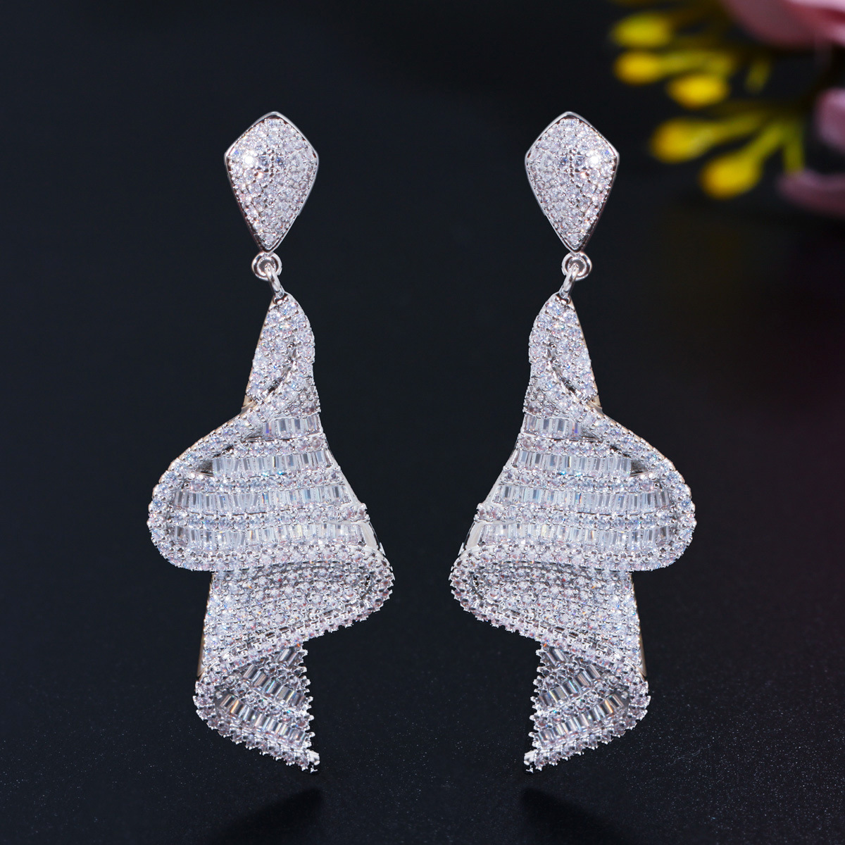 S925 Silver Needle Bling Geometry Dangle Drop Earrings White Zircon Real Gold Plated Earring Jewelry Wholesale
S925 Silver Needle Bling Geometry Dangle Drop Earrings White Zircon Real Gold Plated Earring Jewelry Wholesale