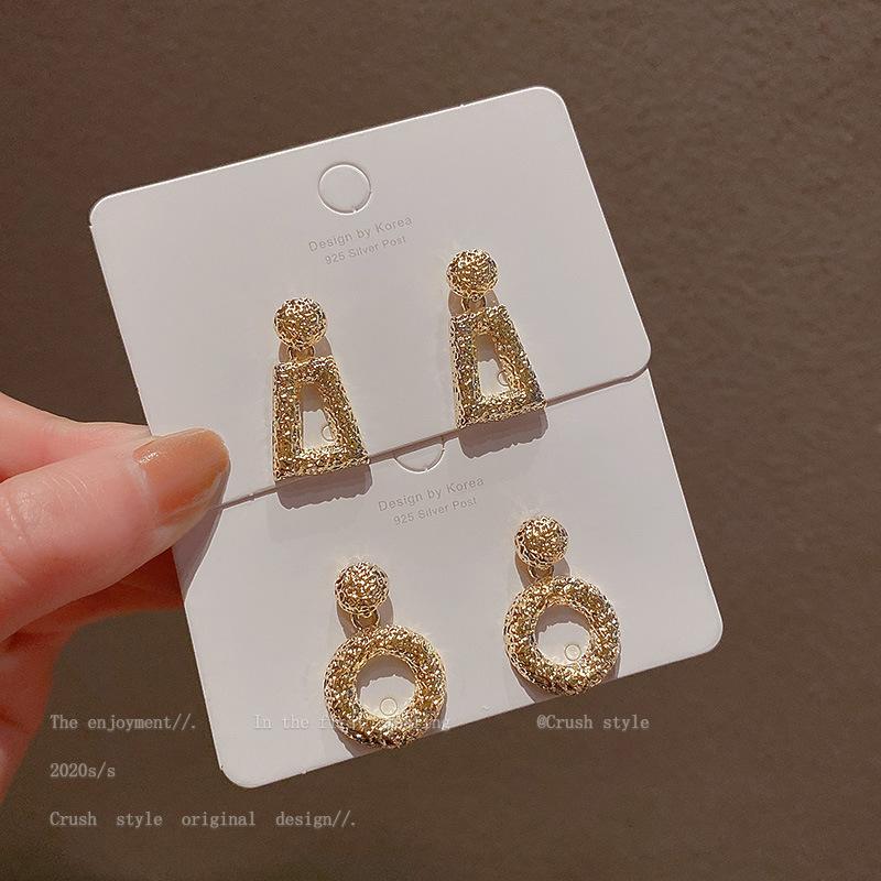 Stud Retro Square Earrings Zircon Super Flash Simple Temperament Celebrity
Stud Retro Square Earrings Zircon Super Flash Simple Temperament Celebrity