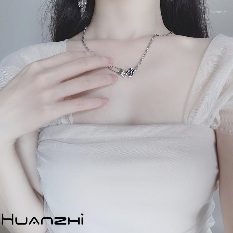 HUANZHI 2020 New Vintage Punk Black Cherry Peach Heart Rose Pin Pendant Metal Necklace for Women Girls Party Jewelry1
HUANZHI 2020 New Vintage Punk Black Cherry Peach Heart Rose Pin Pendant Metal Necklace for Women Girls Party Jewelry1