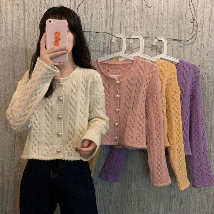 Autumn and winter Korean new Zoysia pearl button pattern sweater slim long sleeve knitted cardigan coat women' wear, Beige
Autumn and winter Korean new Zoysia pearl button pattern sweater slim long sleeve knitted cardigan coat women' wear, Beige