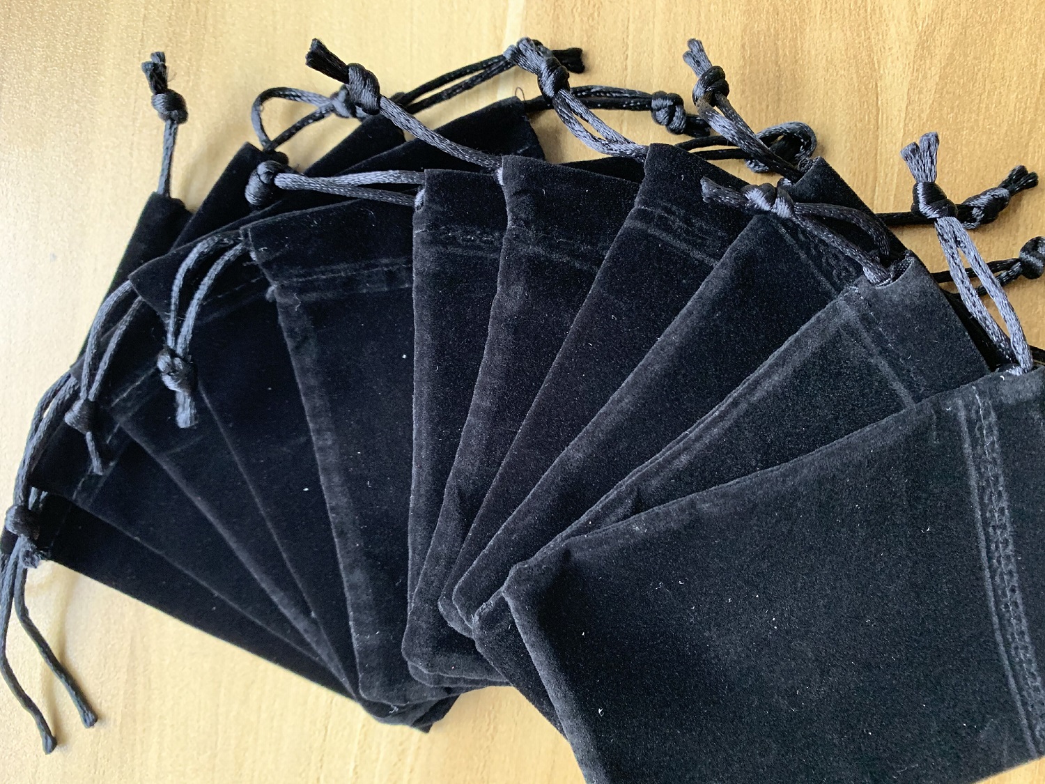 Packing material velvet bag 7x9cm black case for accessories earrings good printing (Anita)