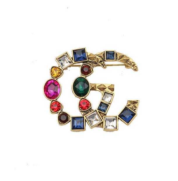 18K Gold Plated Letter Brooch Luxury Personality Retro Classic Brand Designer Letters Brooches Pearl Women Pearl Rhinestone Suit Pin Fashion
18K Gold Plated Letter Brooch Luxury Personality Retro Classic Brand Designer Letters Brooches Pearl Women Pearl Rhinestone Suit Pin Fashion