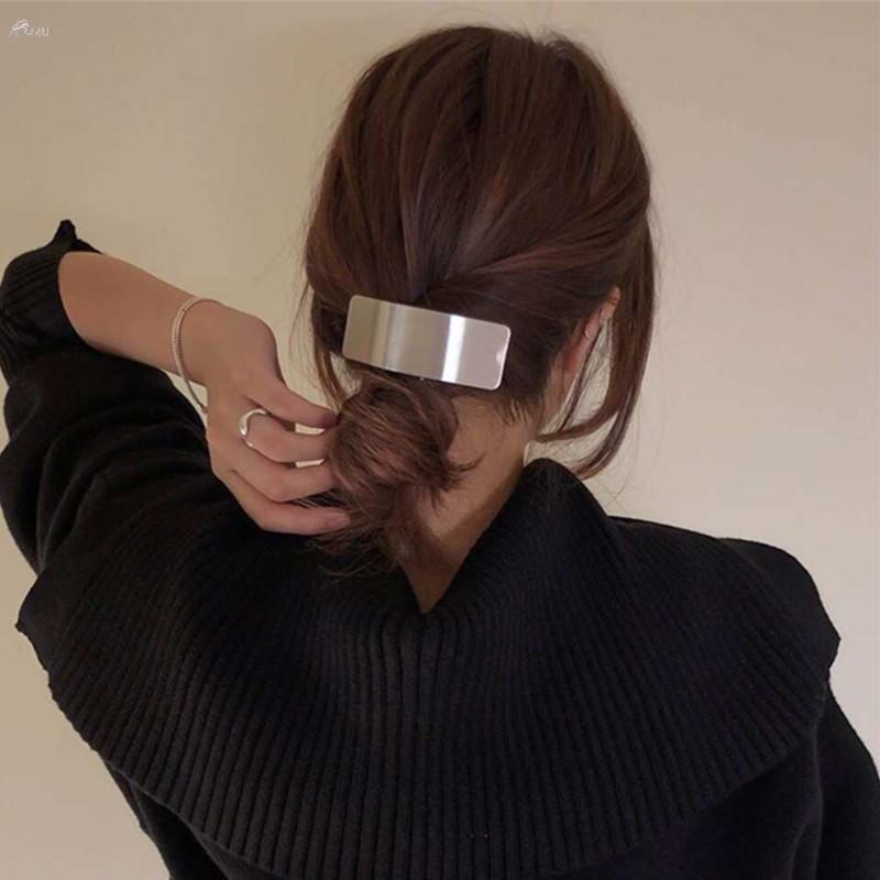 AOMU 2020 Korea Vintage Metal Geometric Hollow Oval Rectangle Gold Silver Color Hair Clips for Women Jewelry Hairpins
AOMU 2020 Korea Vintage Metal Geometric Hollow Oval Rectangle Gold Silver Color Hair Clips for Women Jewelry Hairpins