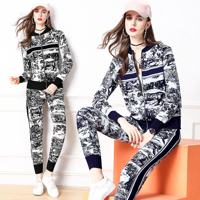 Fashion Women's Two Piece Sets 2022 Autumn Winter Casual Pants Letter Printed Zipper Cardigan Sweater Slim Fit Trousers Tracksuits, Black
Fashion Women's Two Piece Sets 2022 Autumn Winter Casual Pants Letter Printed Zipper Cardigan Sweater Slim Fit Trousers Tracksuits, Black