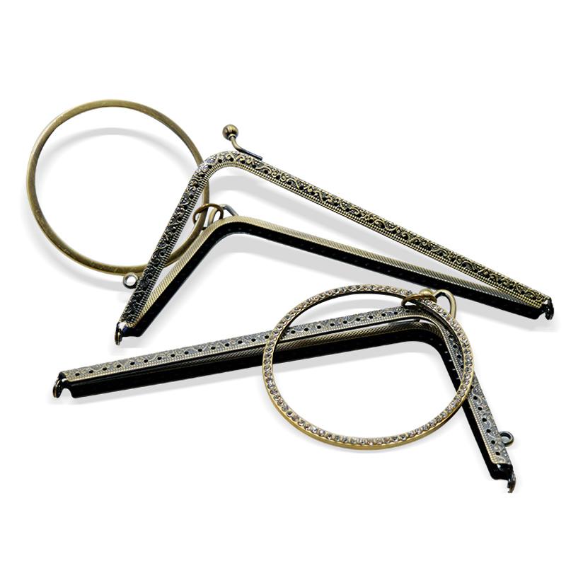 10pcs/lot 18.5X10cm Embossed L-shaped Purse Frame Metal for Women Clutch Bag Handle Clasp Bag Part
10pcs/lot 18.5X10cm Embossed L-shaped Purse Frame Metal for Women Clutch Bag Handle Clasp Bag Part